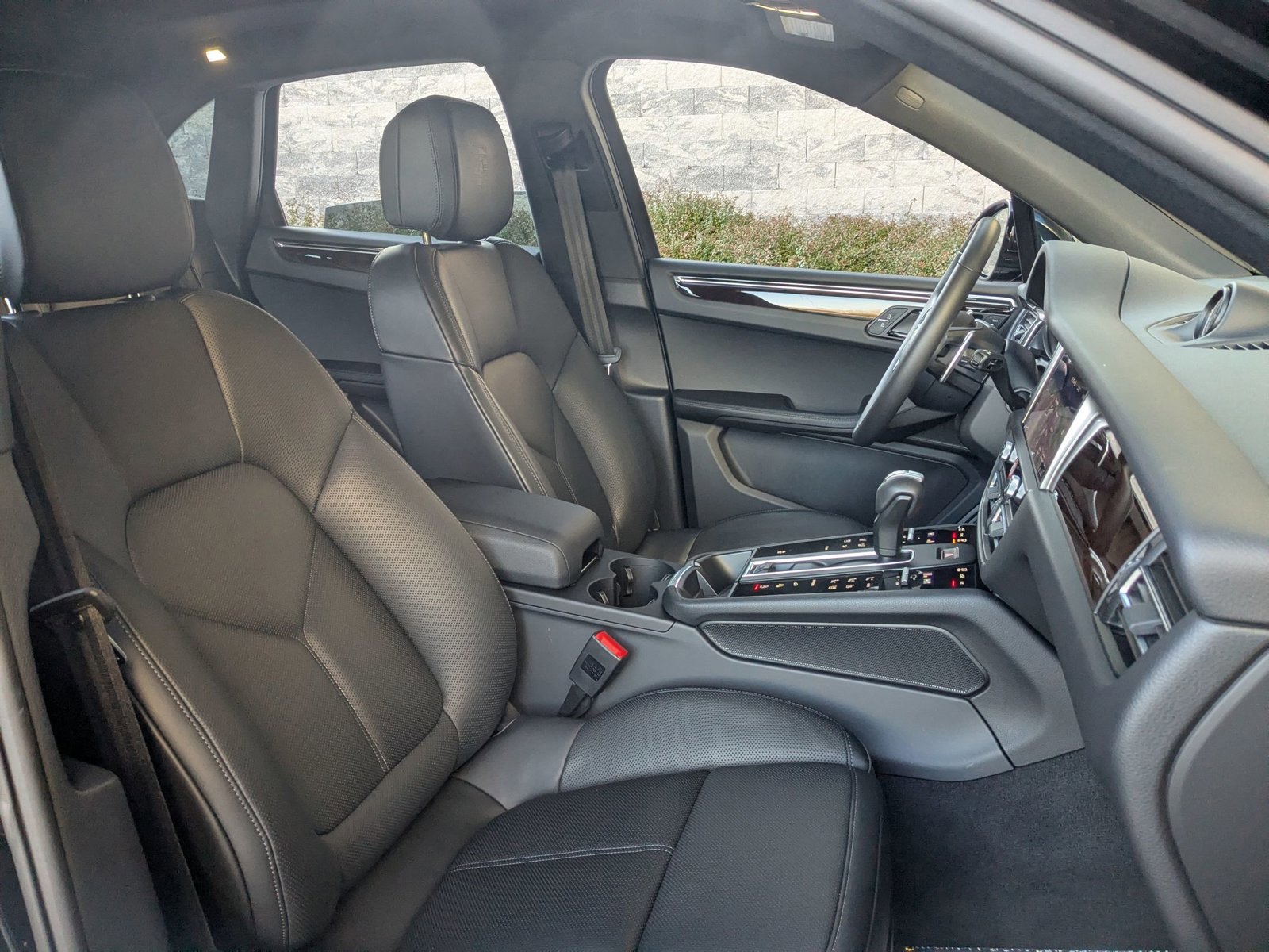 Used 2025 Porsche Macan image 26