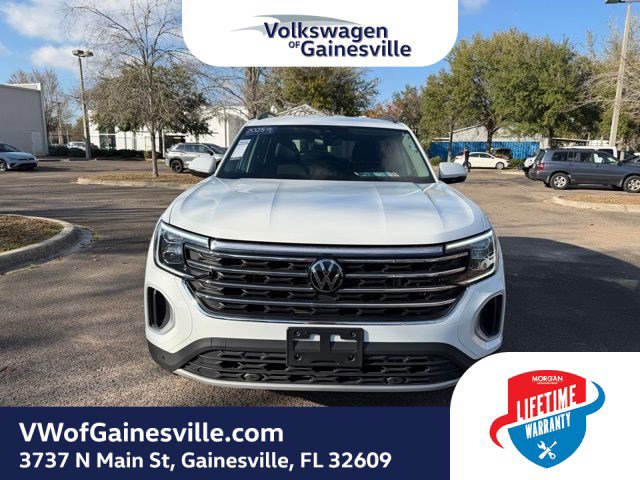 Used 2025 Volkswagen Atlas SE image 2
