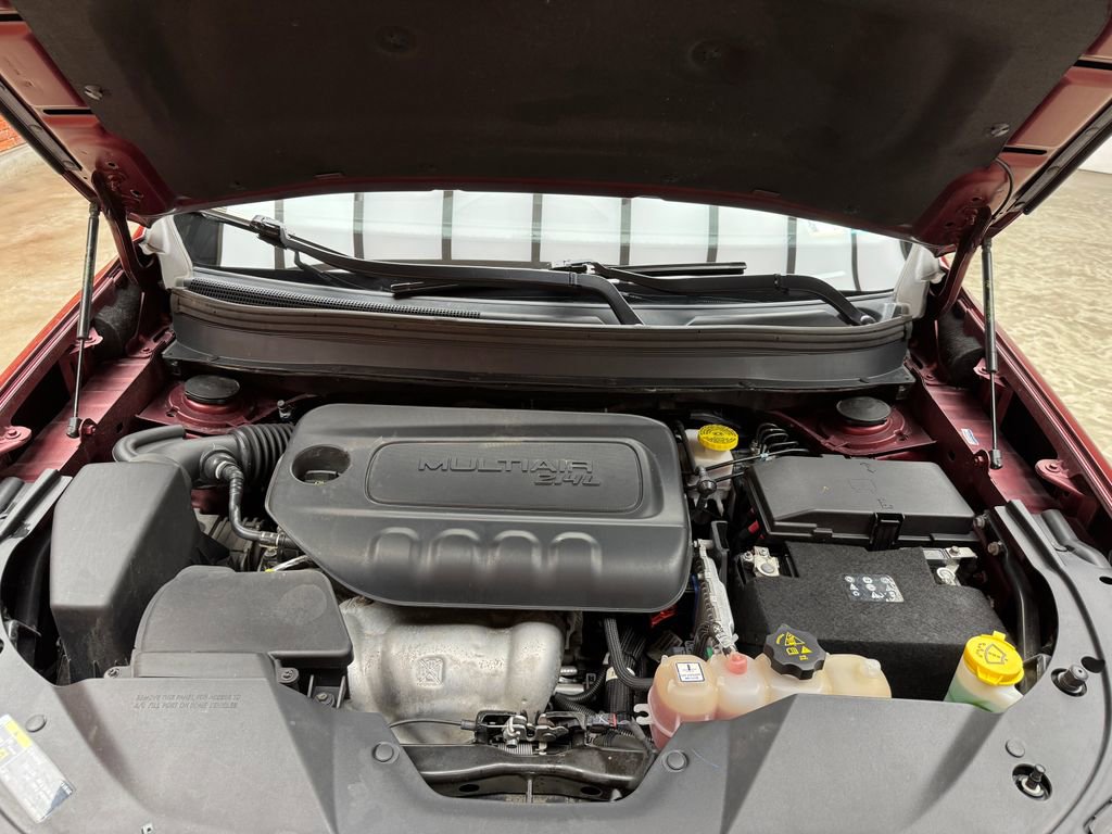 Used 2019 Jeep Cherokee Latitude Plus w/ Cold Weather Group AWD/4WD image 27