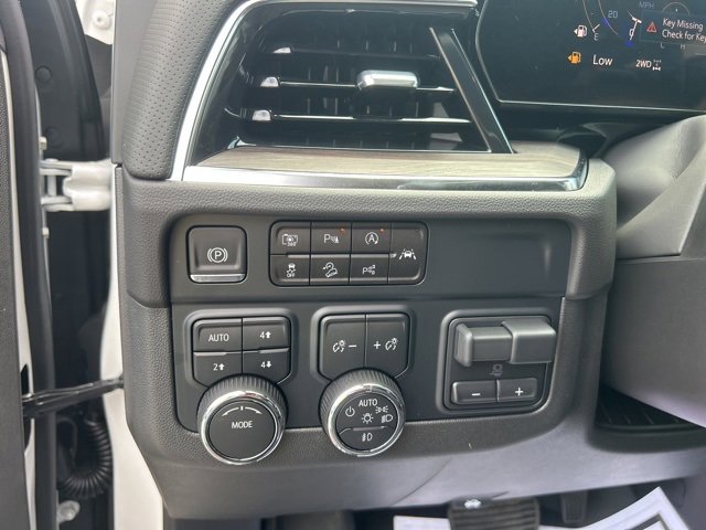 New 2025 Chevrolet Suburban Premier image 18