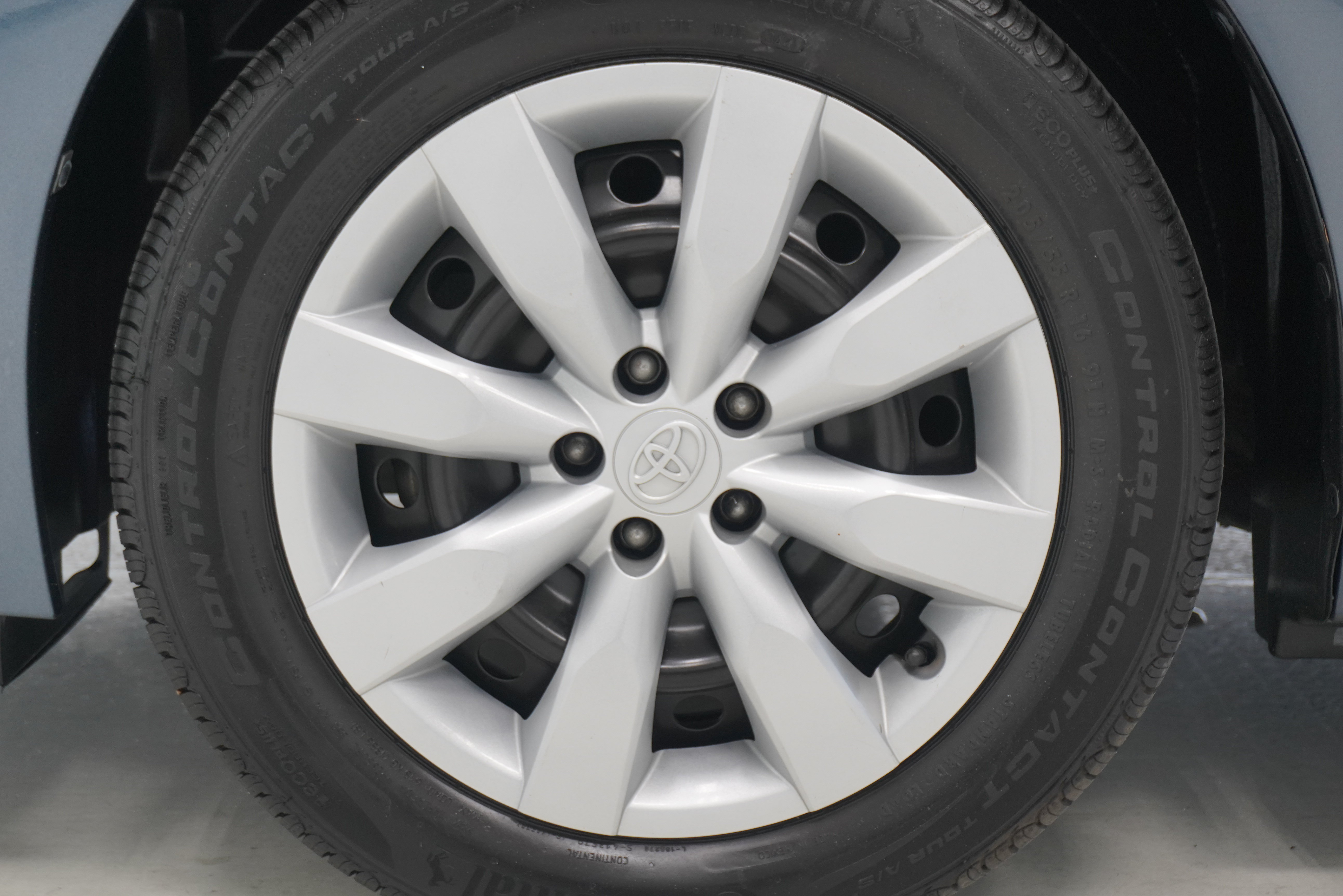 Used 2014 Toyota Corolla LE FWD image 23