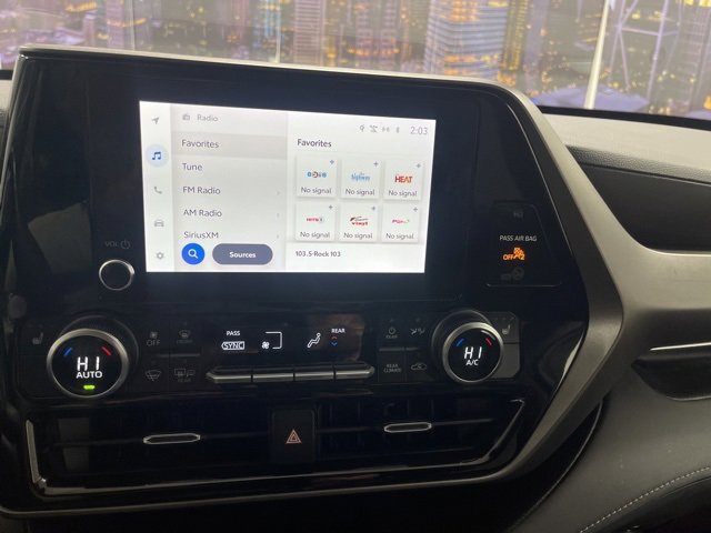 Used 2023 Toyota Highlander XLE image 18