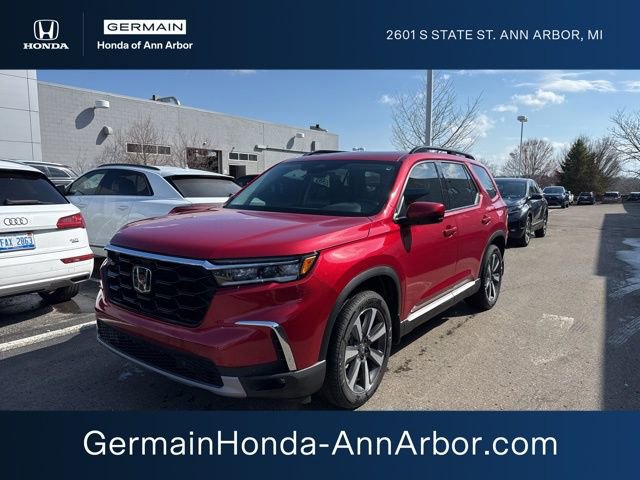 Used 2025 Honda Pilot Touring image 1