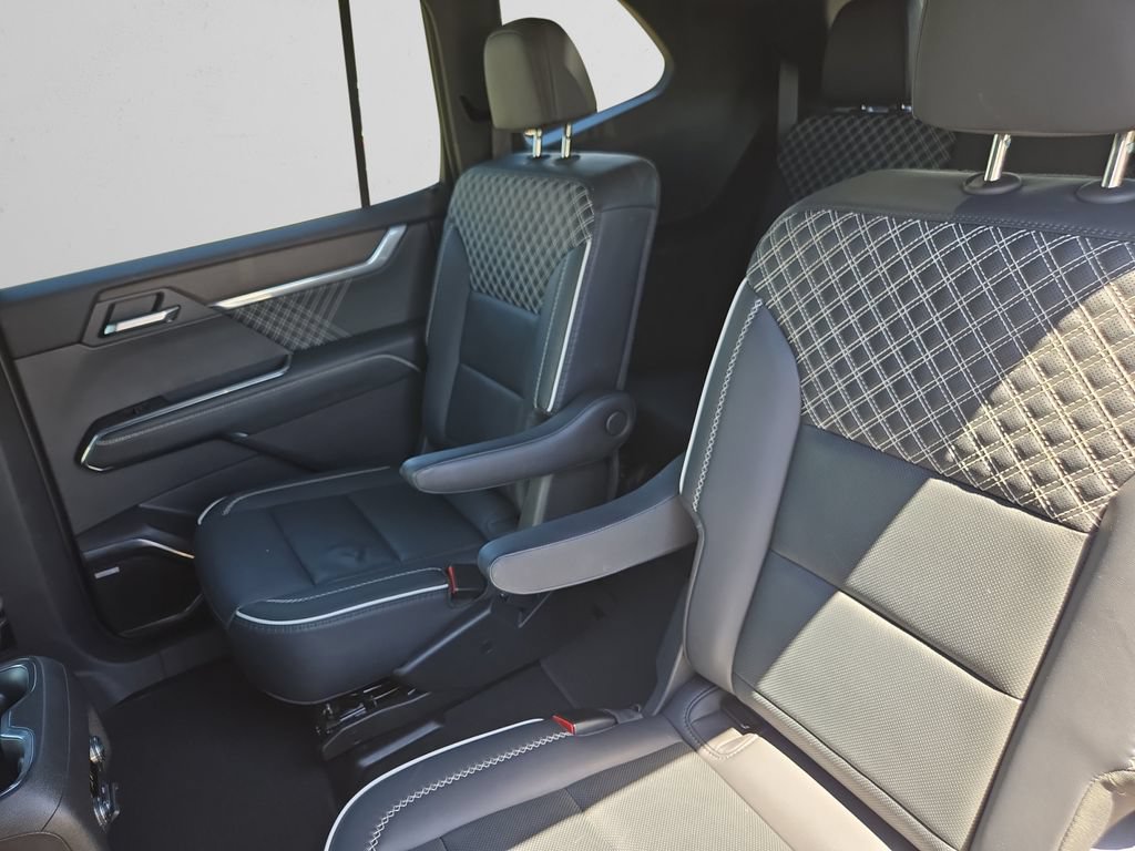 Used 2025 GMC Acadia Denali FWD image 14
