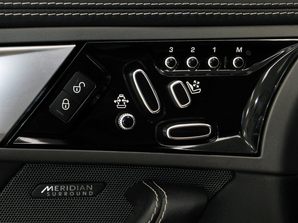 Used 2015 Jaguar F-TYPE R image 37