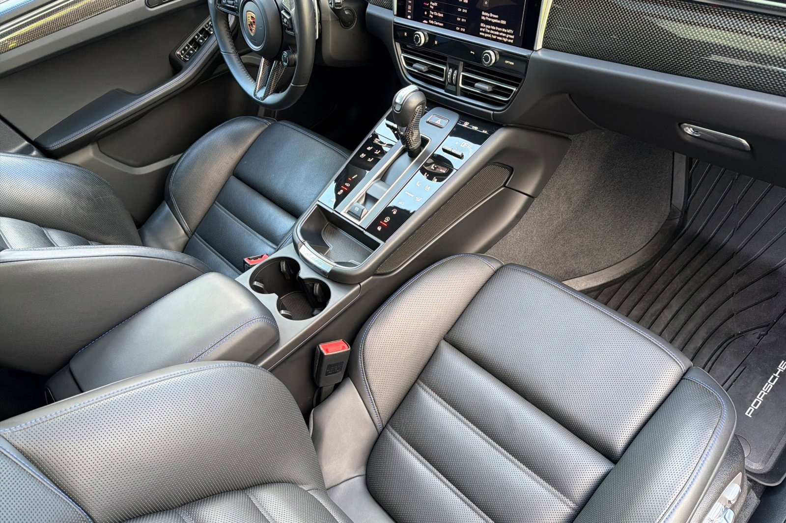 Used 2025 Porsche Macan GTS image 20