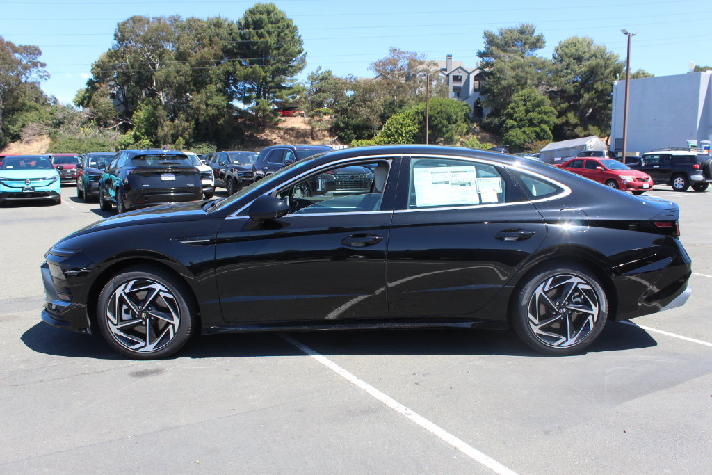 New 2026 Hyundai Sonata SEL FWD image 2