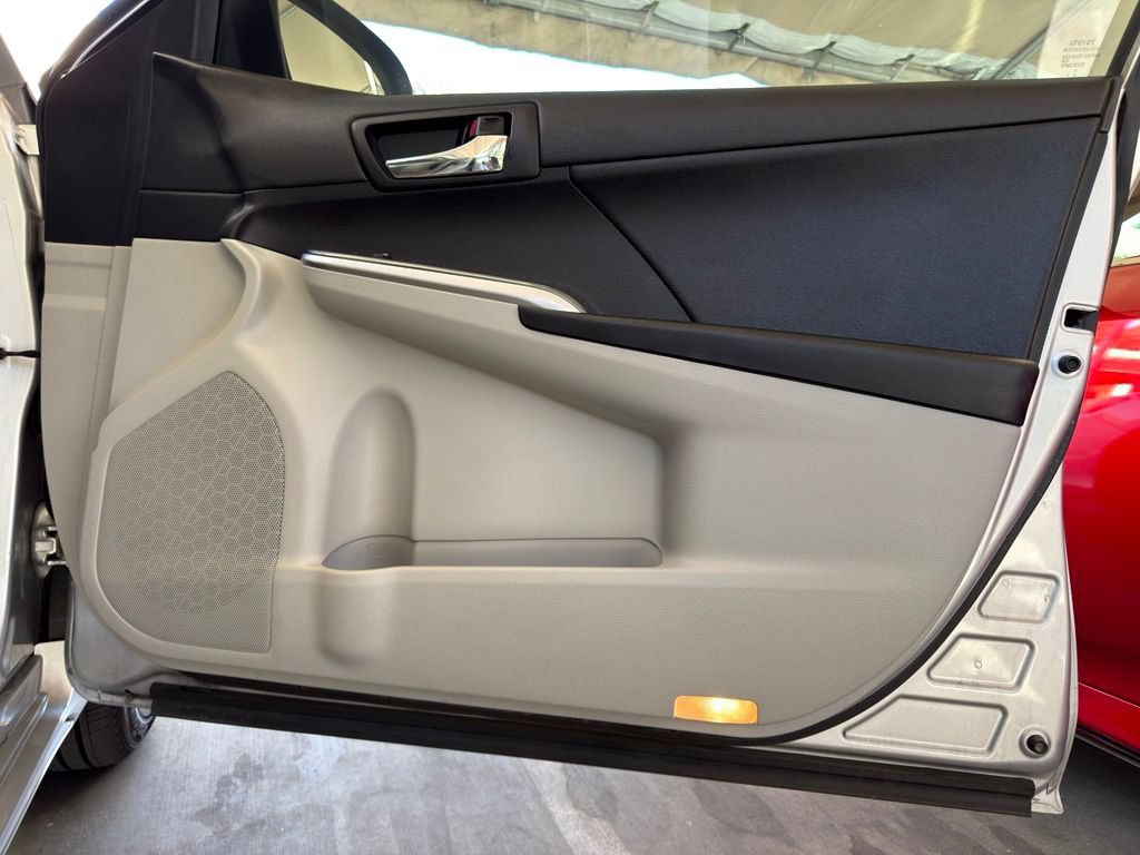Used 2012 Toyota Camry LE FWD image 29
