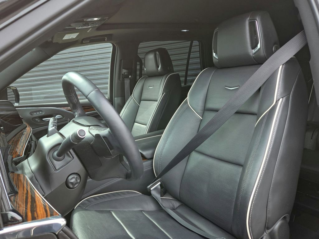 Used 2023 Cadillac Escalade Premium Luxury image 5