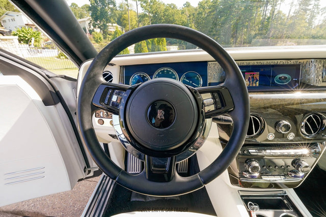 Used 2020 Rolls-Royce Phantom Sedan RWD image 21