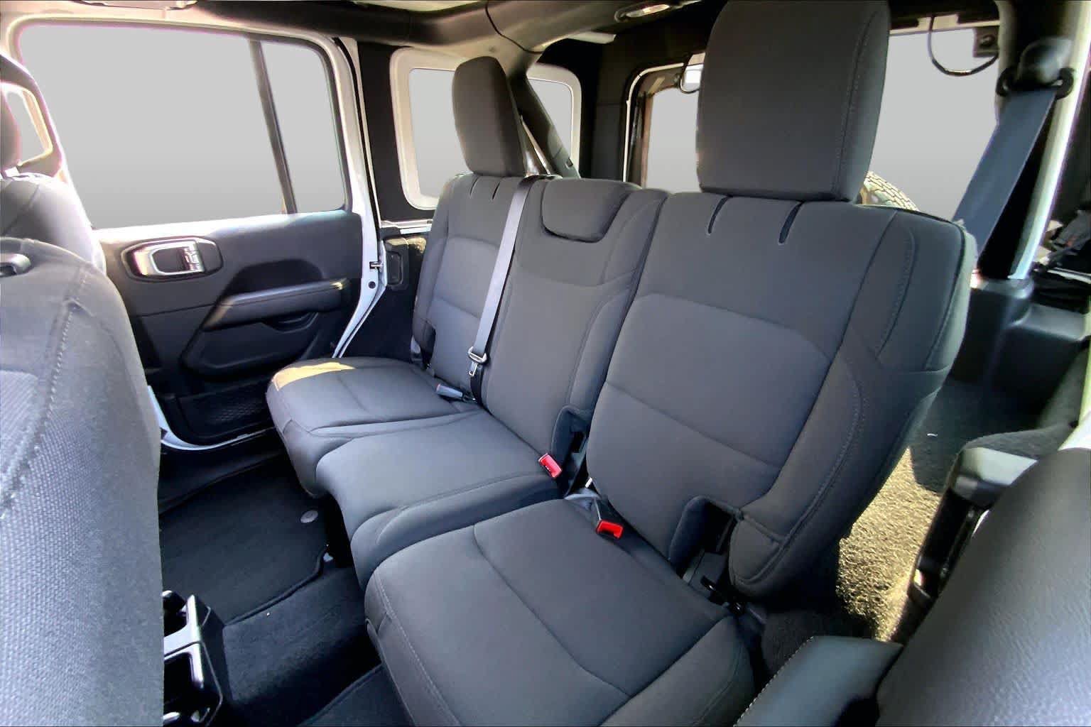 Used 2021 Jeep Wrangler Unlimited Sahara AWD/4WD image 19