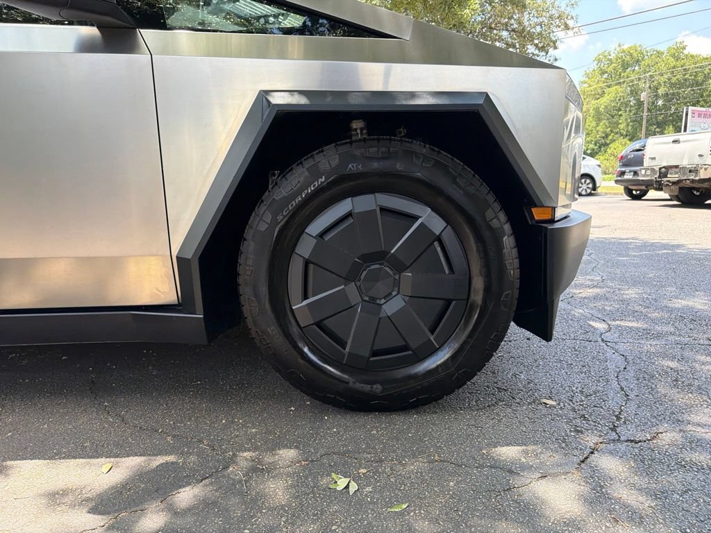 Used 2025 Tesla Cybertruck AWD Crew Cab image 9