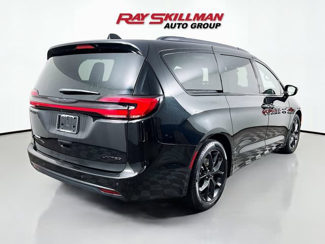Used 2024 Chrysler Pacifica Limited w/ S Appearance Package FWD image 7
