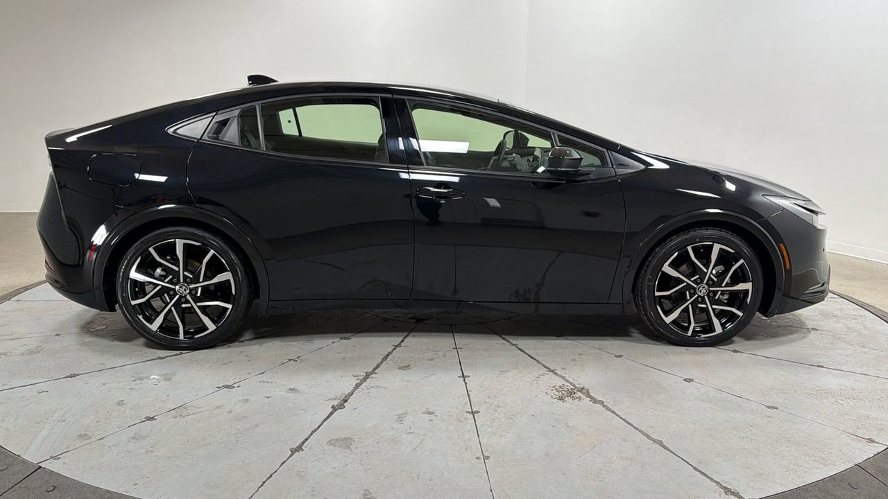 Used 2025 Toyota Prius XSE image 6