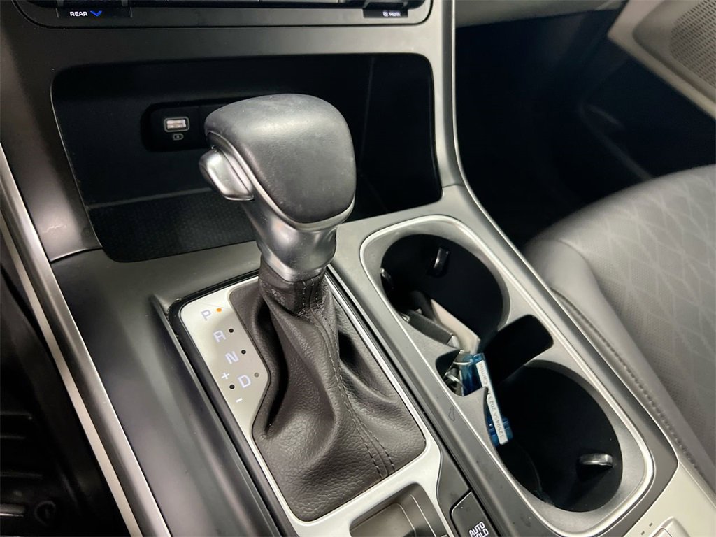 Used 2023 Kia Carnival LX image 16