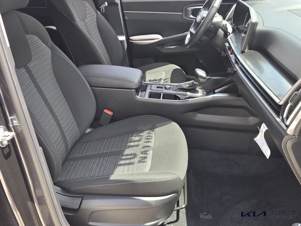 Certified 2026 Kia Sorento LX FWD image 17