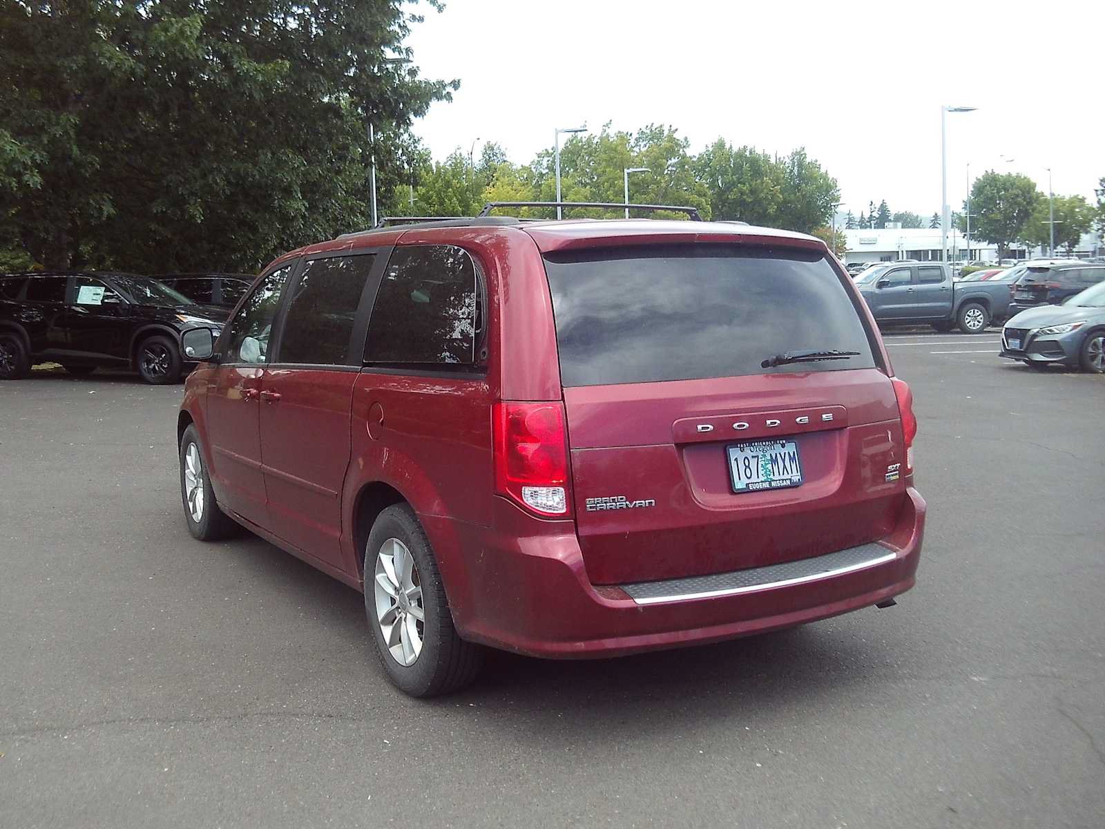 Used 2014 Dodge Grand Caravan SXT FWD image 3