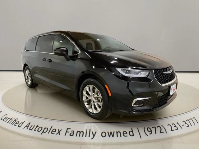 Used 2026 Chrysler Pacifica Limited FWD image 7