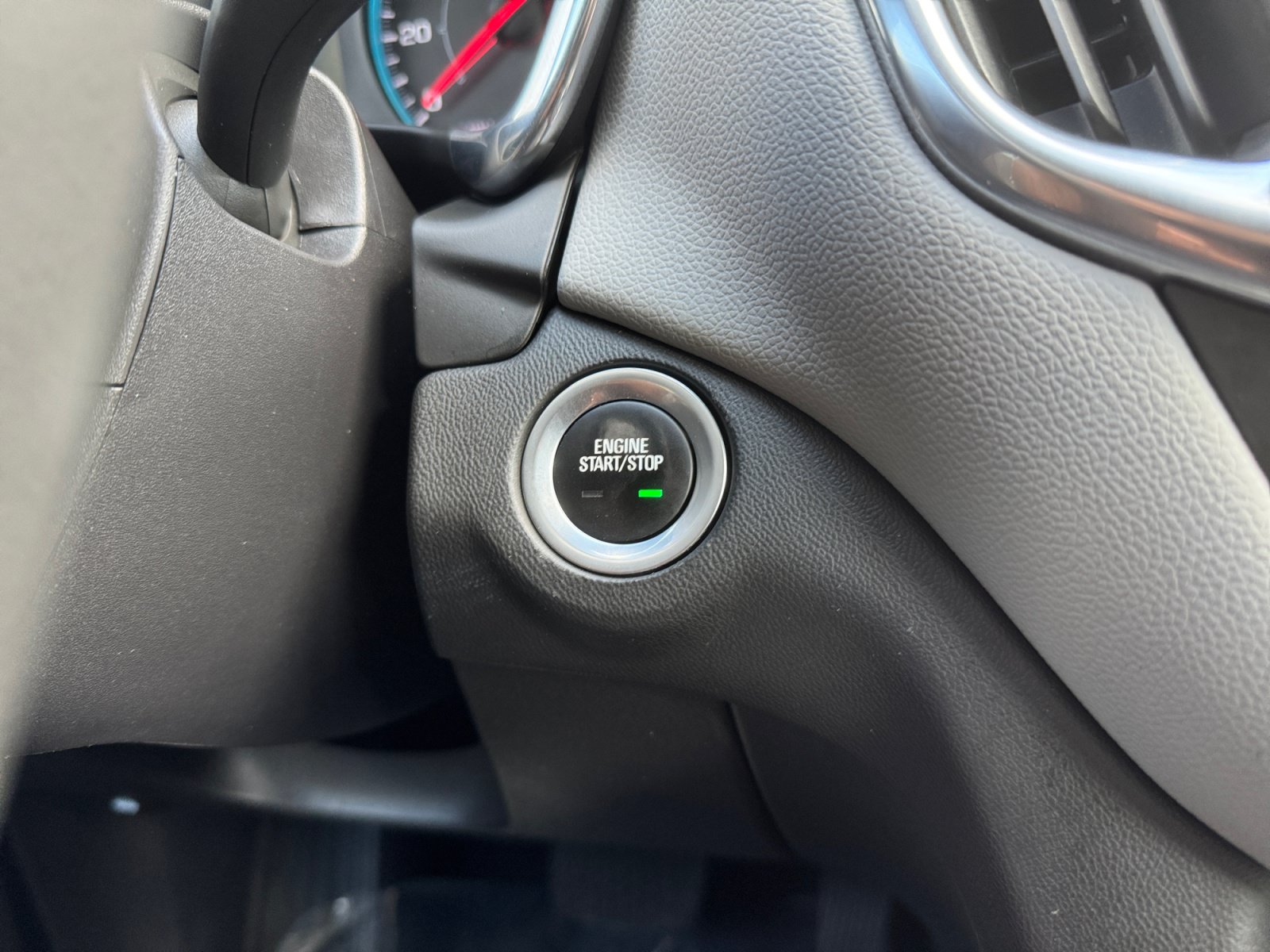 Used 2021 Chevrolet Equinox LS AWD/4WD image 19