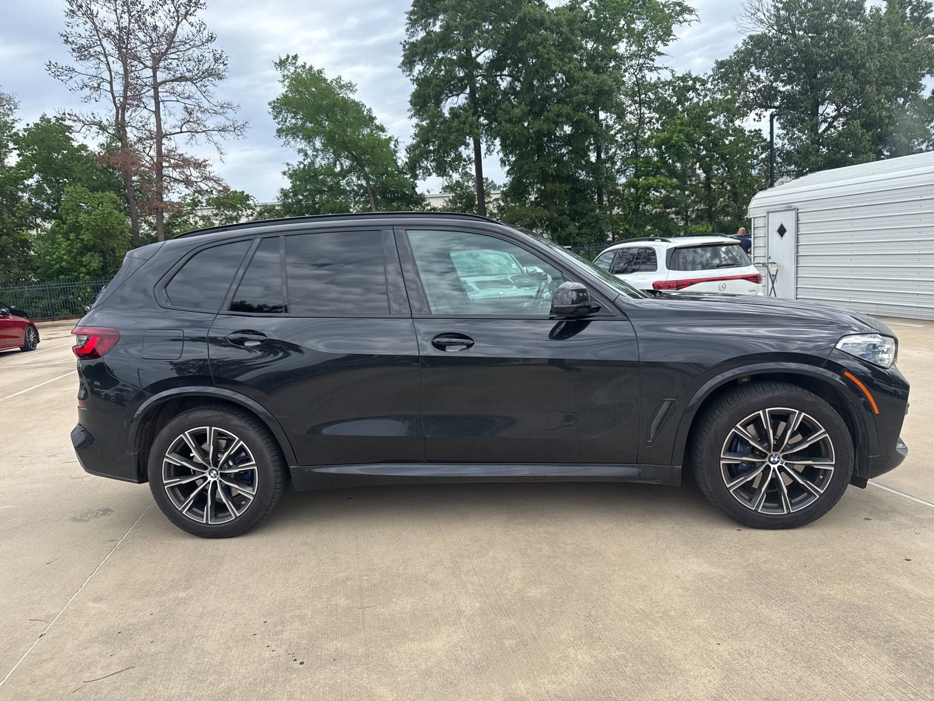 Used 2022 BMW X5 xDrive40i w/ M Sport Package image 3