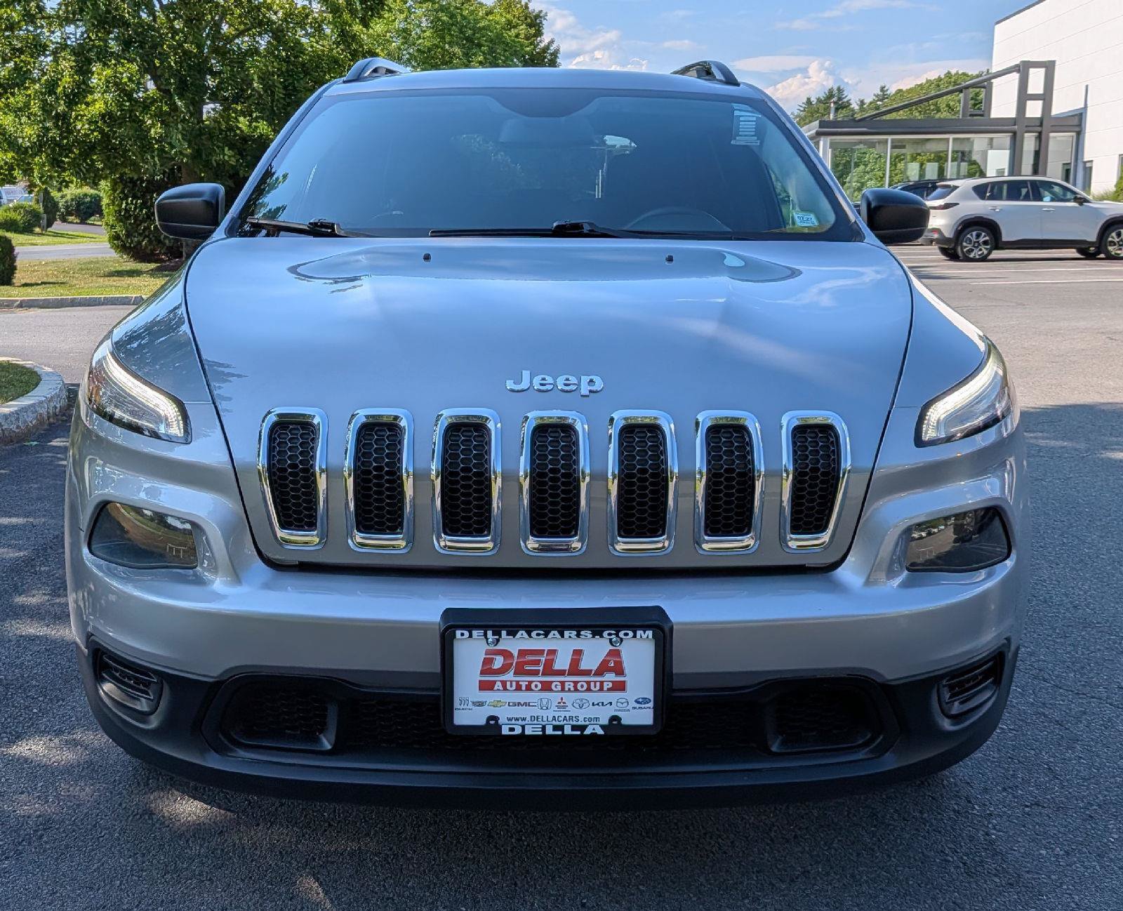 Used 2016 Jeep Cherokee Sport w/ Cold Weather Group AWD/4WD image 2