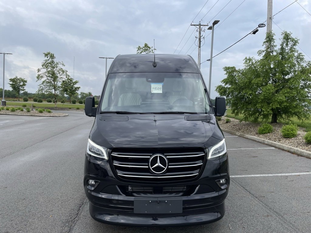 Used 2024 Mercedes-Benz Sprinter 3500 image 2