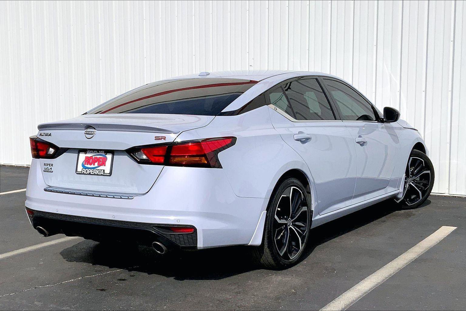 Used 2023 Nissan Altima 2.5 SR w/ SR Premium Package image 11