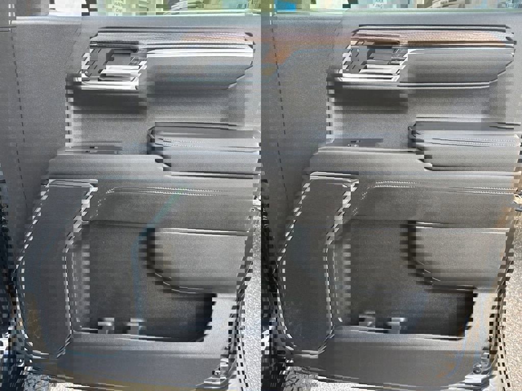 Used 2022 Chevrolet Silverado 1500 RST image 16