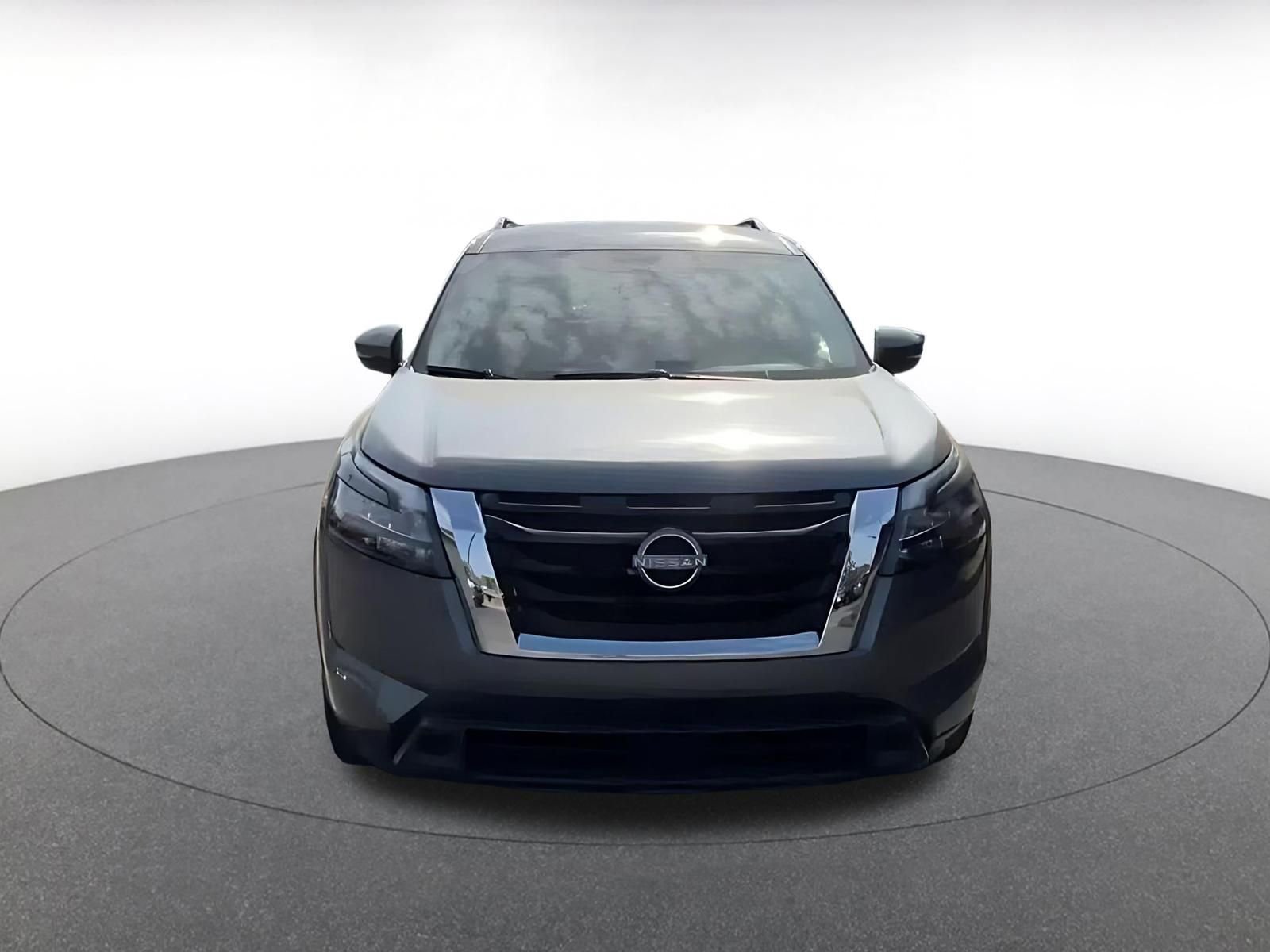 Used 2025 Nissan Pathfinder SV image 5
