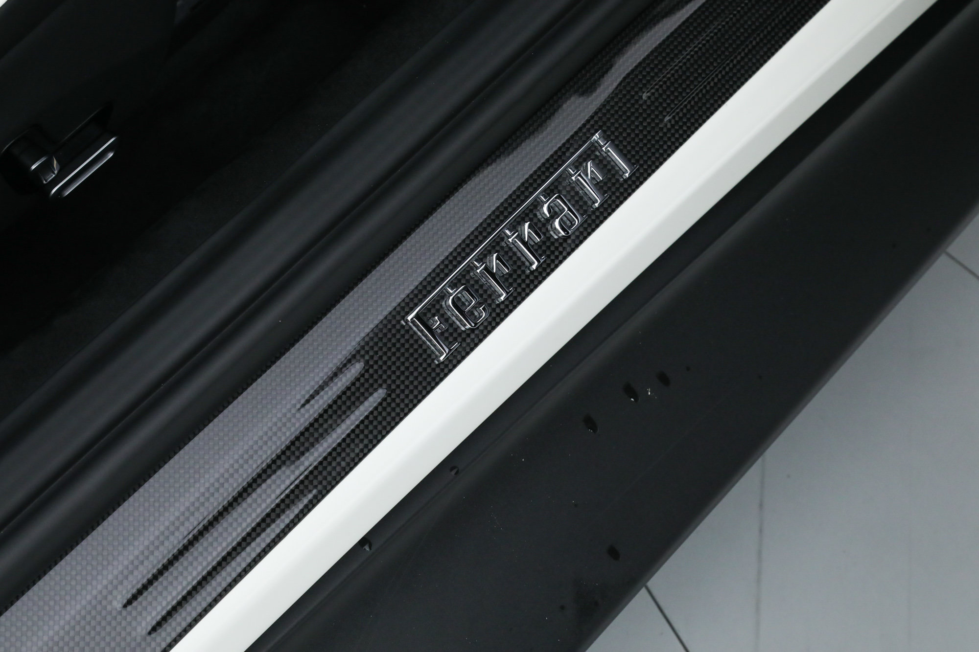 Certified 2025 Ferrari Roma Spider RWD image 26