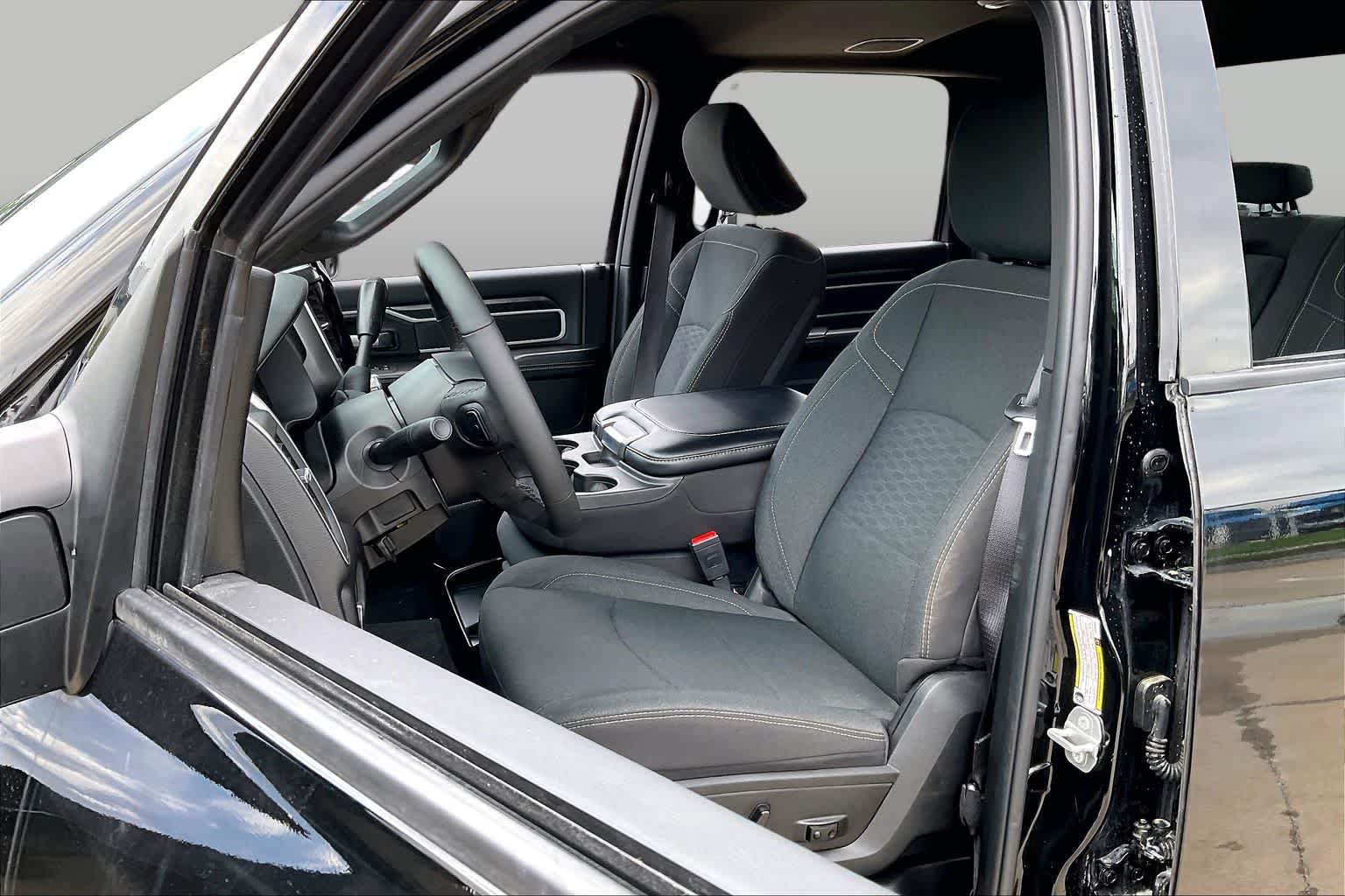 Certified 2025 RAM 2500 Big Horn AWD/4WD image 8