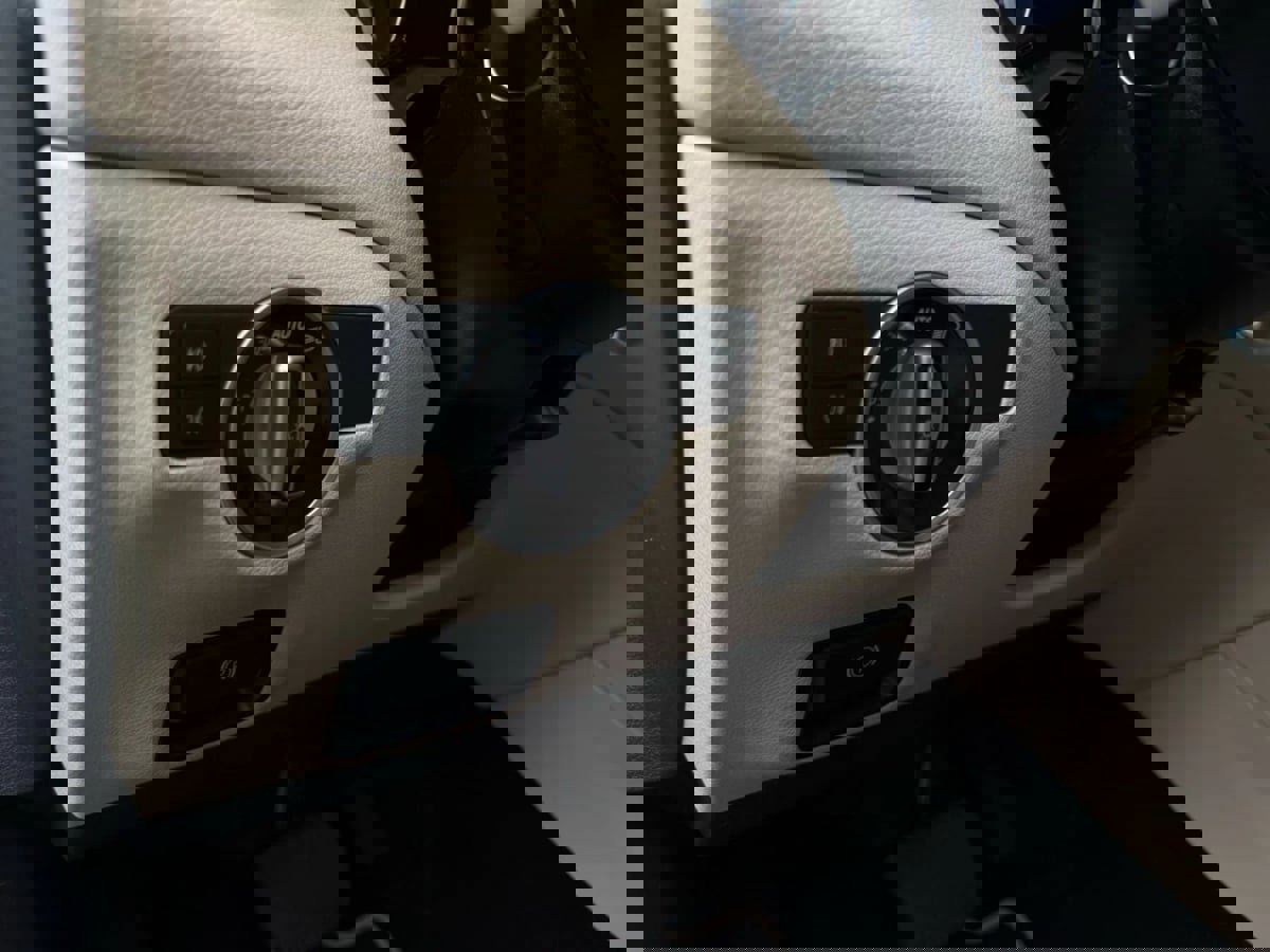 Used 2015 Mercedes-Benz GLA 250 4MATIC image 38