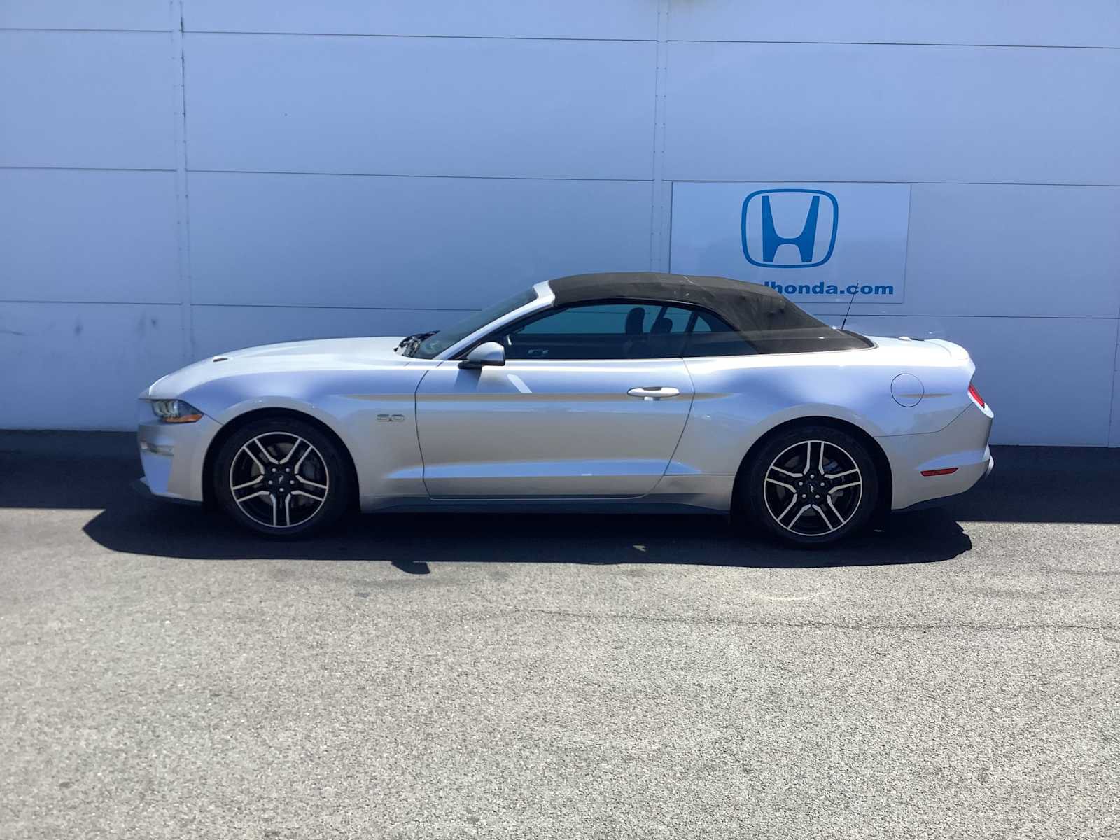 Used 2019 Ford Mustang GT Premium RWD image 2