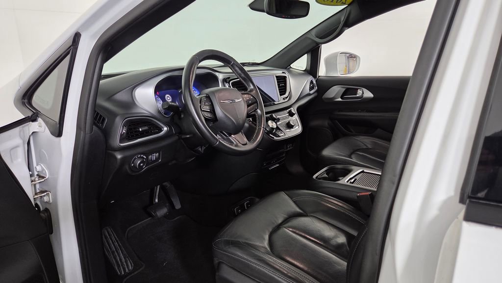 Used 2018 Chrysler Pacifica Touring-L Plus w/ S Appearance Package FWD image 15