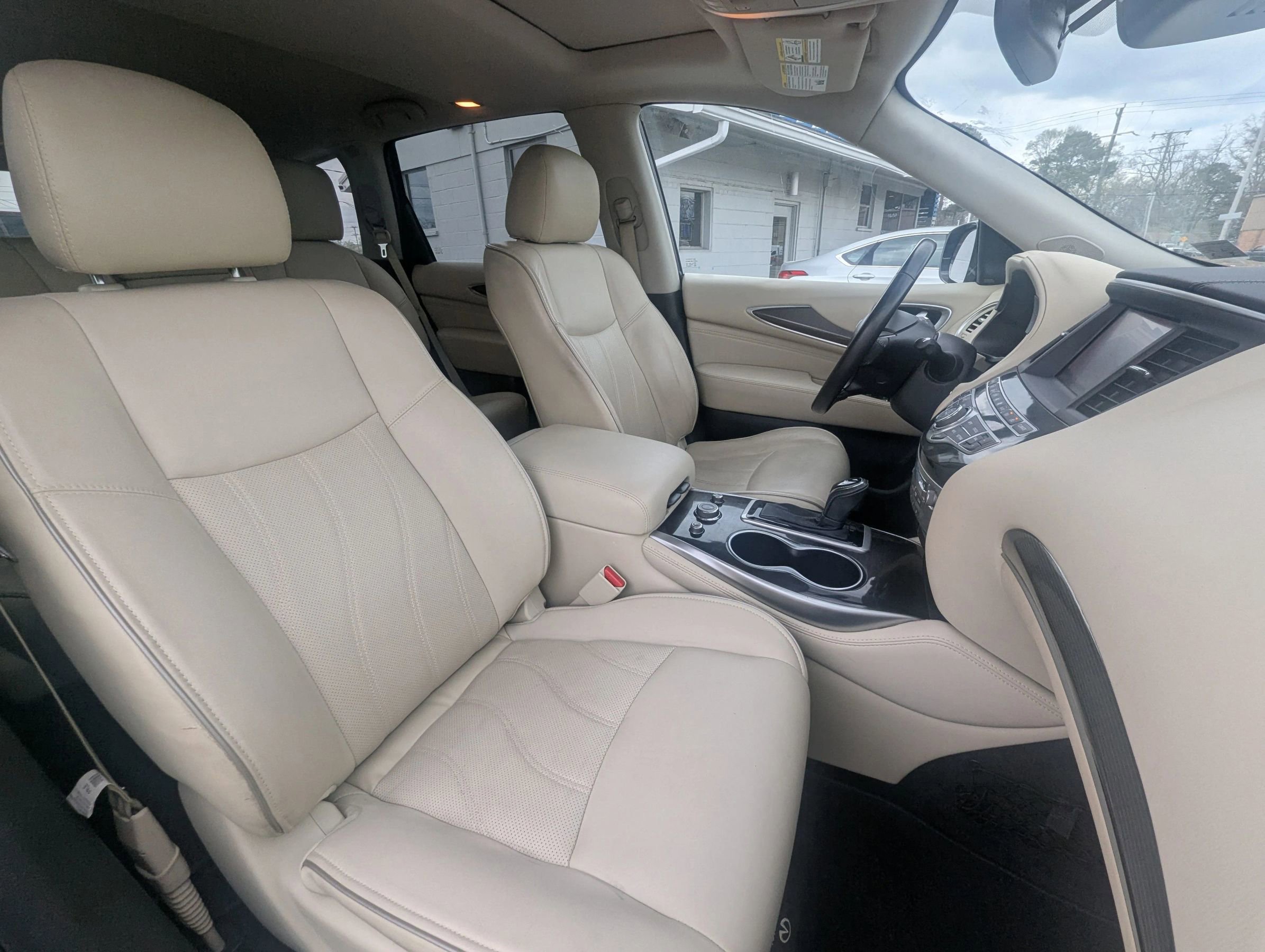 Used 2019 INFINITI QX60 Luxe w/ Essential Package image 9