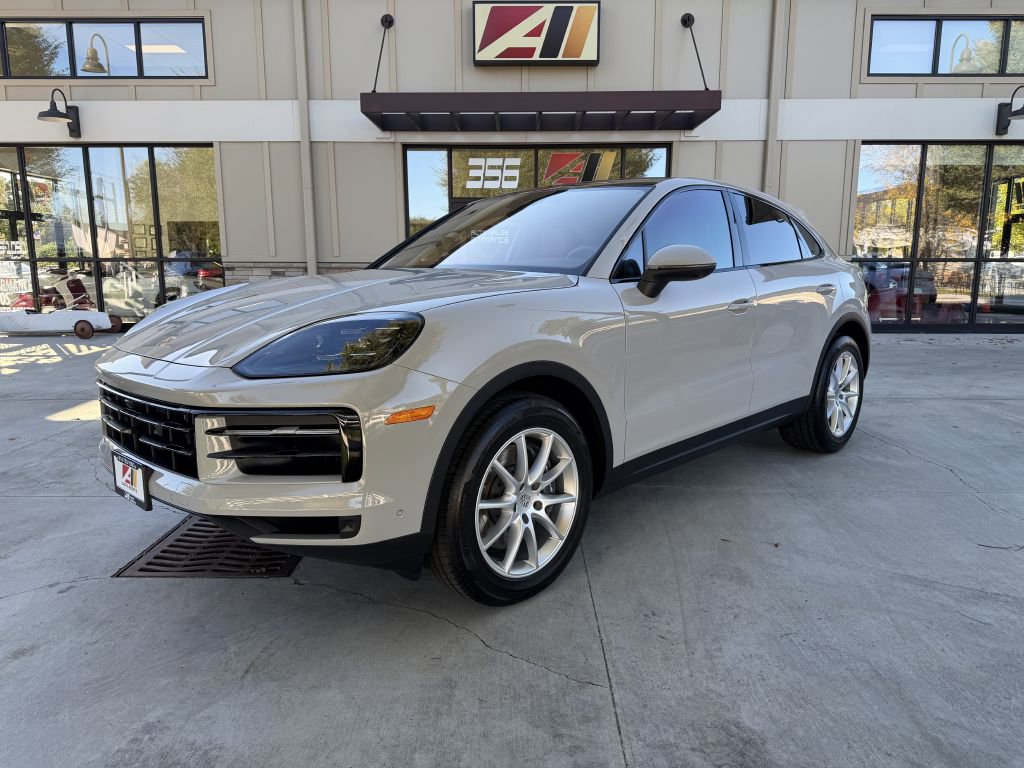 Used 2024 Porsche Cayenne Coupe image 1