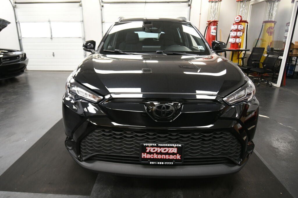 Used 2023 Toyota Corolla Cross AWD Hybrid image 2