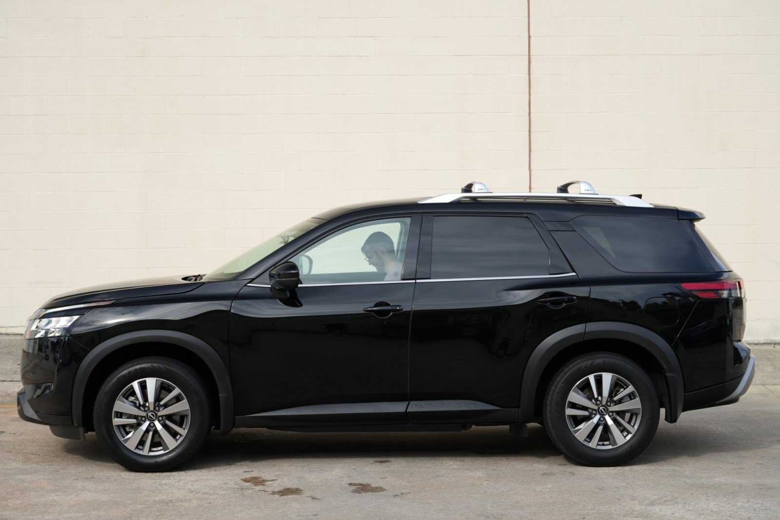 Used 2022 Nissan Pathfinder SL FWD image 47