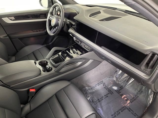 Used 2025 Porsche Cayenne image 25