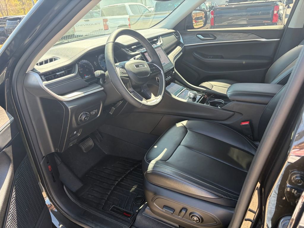 Used 2023 Jeep Grand Cherokee L Limited AWD/4WD image 13