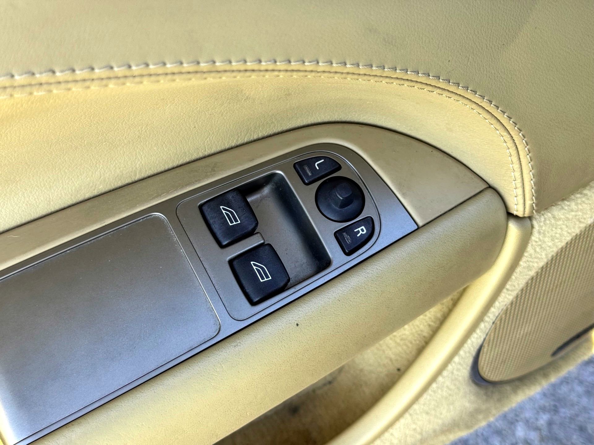 Used 2007 Jaguar XKR R image 17