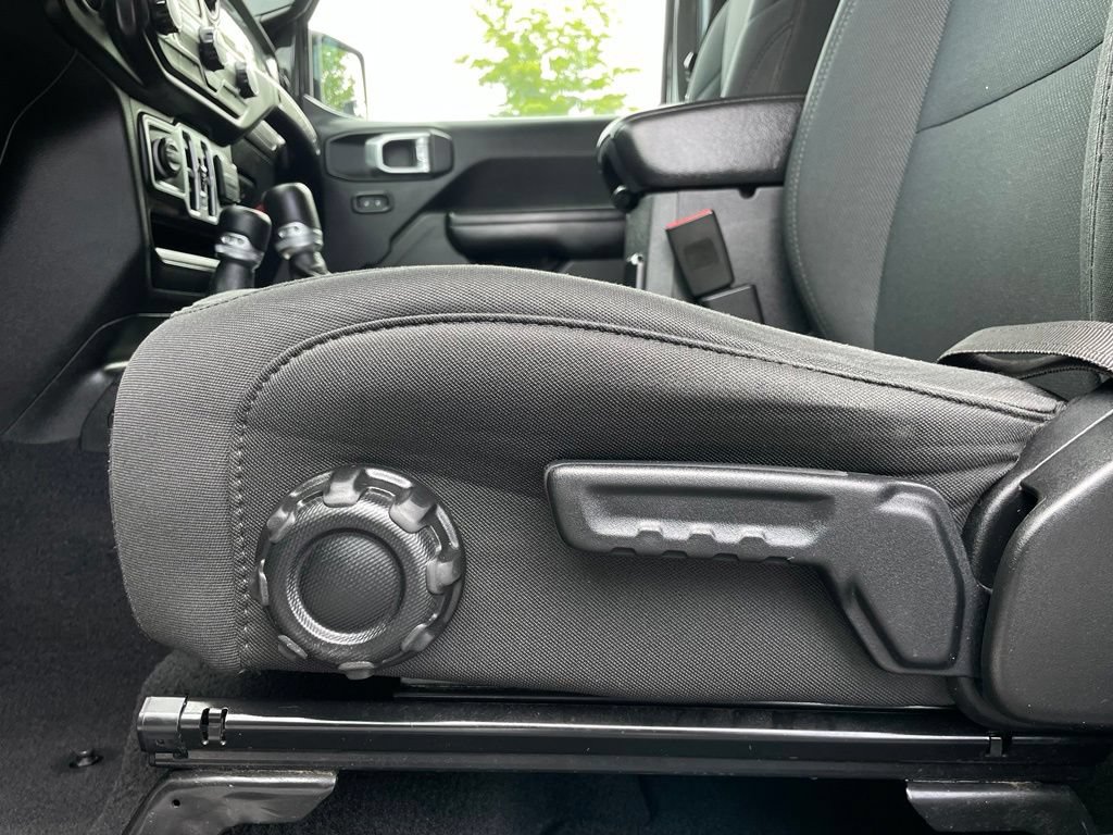 Used 2021 Jeep Wrangler Unlimited Sport AWD/4WD image 24