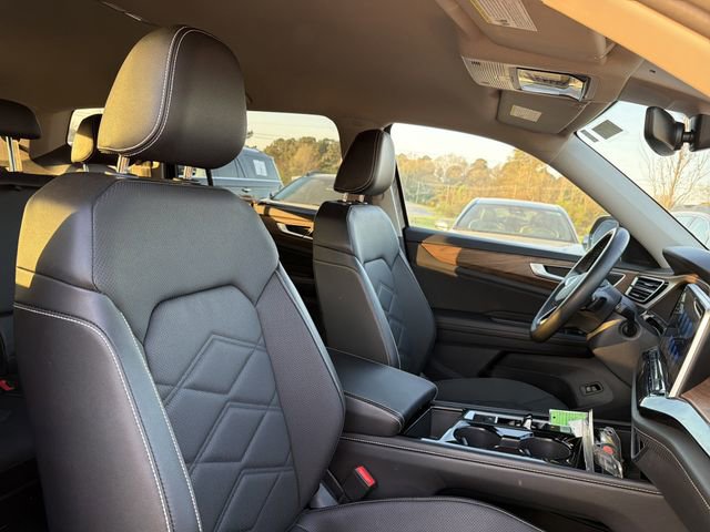 Used 2025 Volkswagen Atlas SE image 18