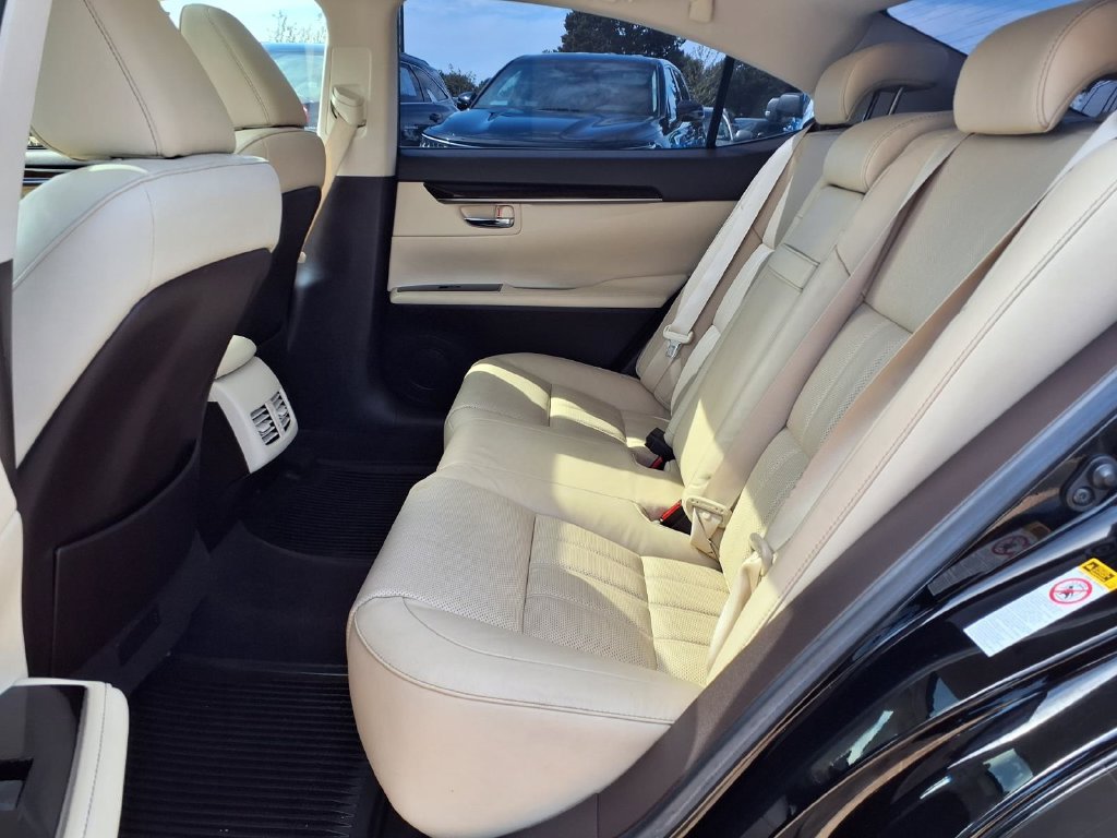 Used 2016 Lexus ES 350 w/ Luxury Package w/Wood Trim FWD image 13