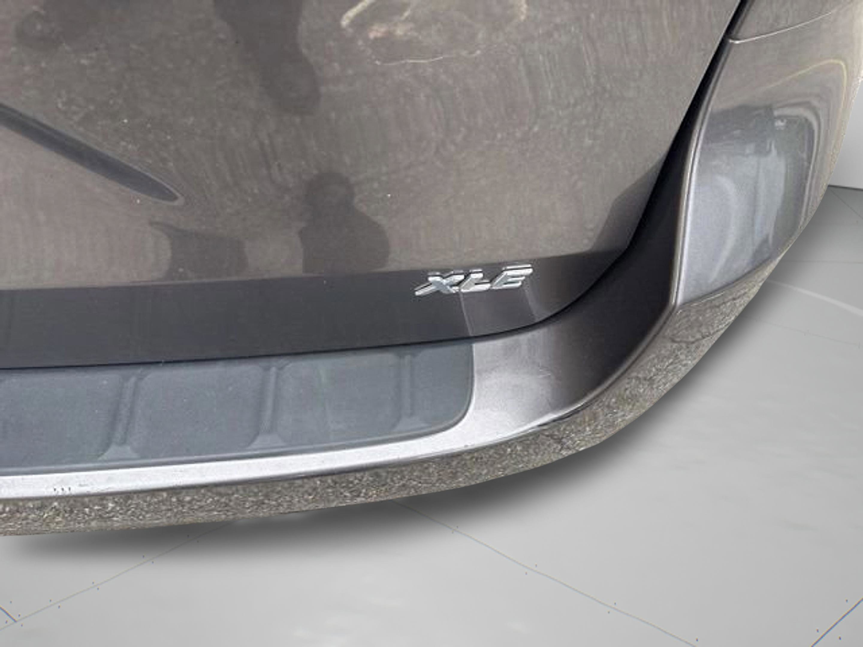 Used 2013 Toyota Sienna XLE FWD image 22