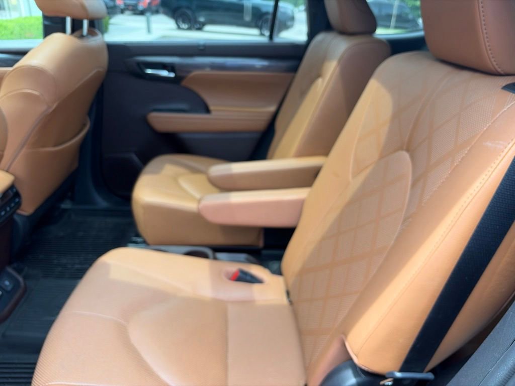 Used 2020 Toyota Highlander Platinum AWD/4WD image 19