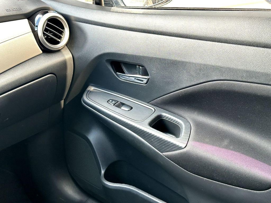 Used 2021 Nissan Versa SV image 28