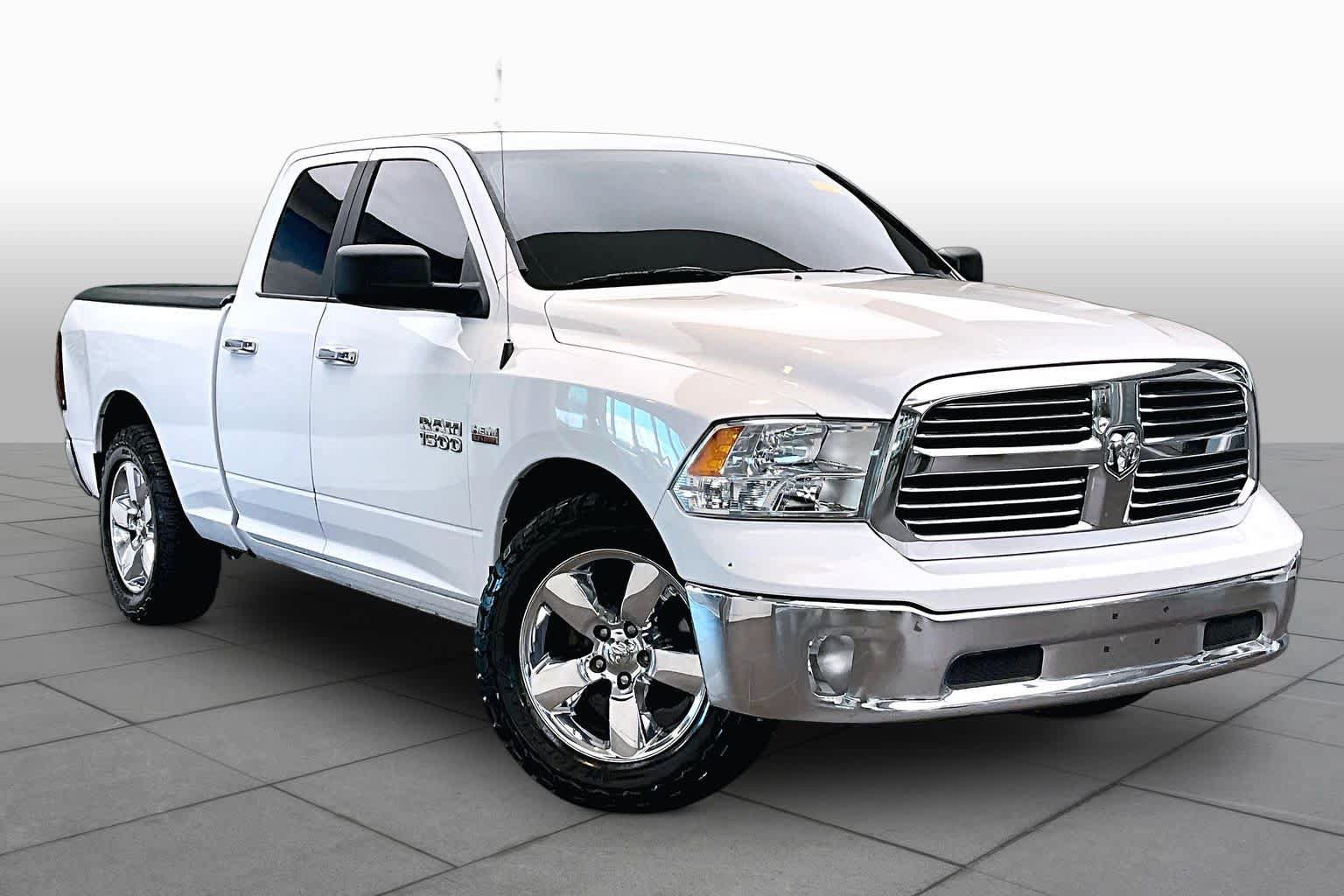 Used 2015 RAM 1500 Classic SLT RWD image 2