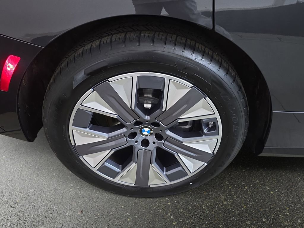 Used 2026 BMW iX xDrive45 w/ Executive Package image 32