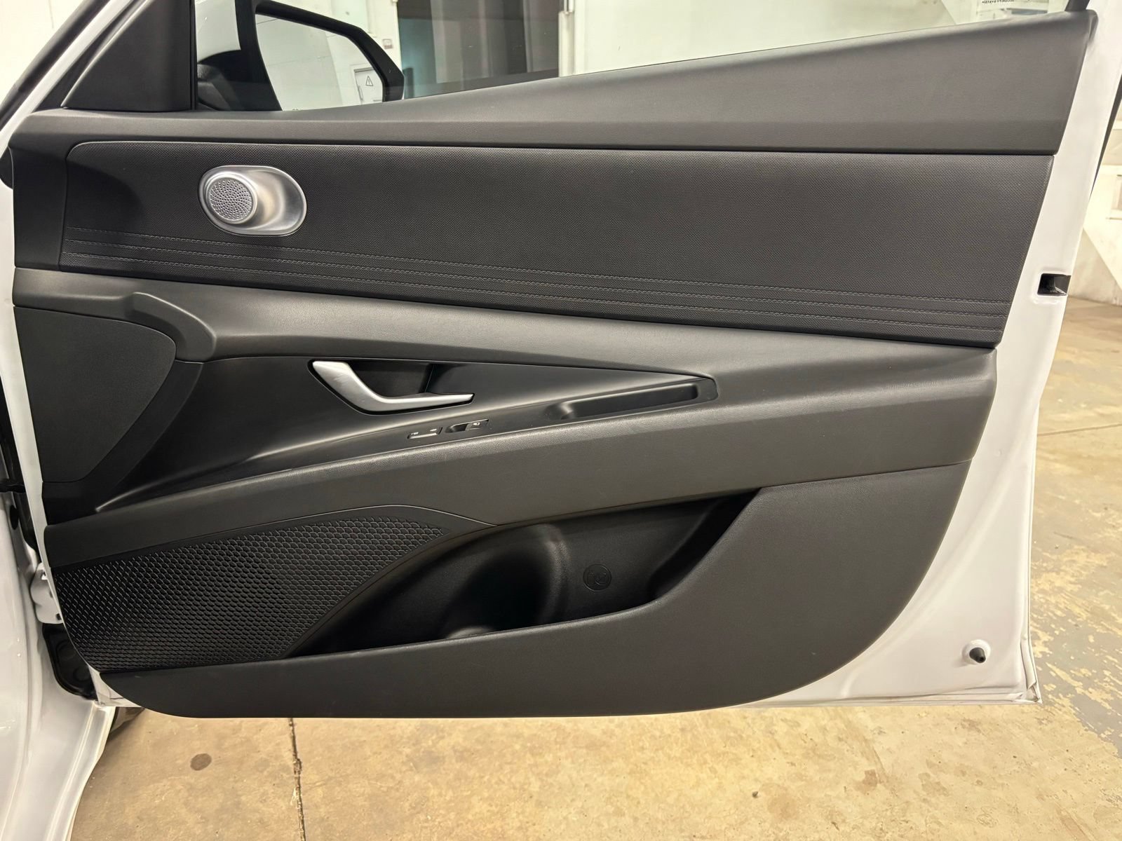 Certified 2025 Hyundai Elantra SE FWD image 15